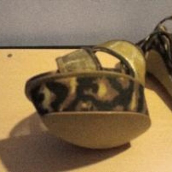 Shoes - Picture 2 of 6